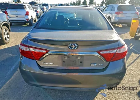 2015 Toyota Camry Hybrid z USA, uszkodzony, nr VIN 4T1BD1FK7FU142094